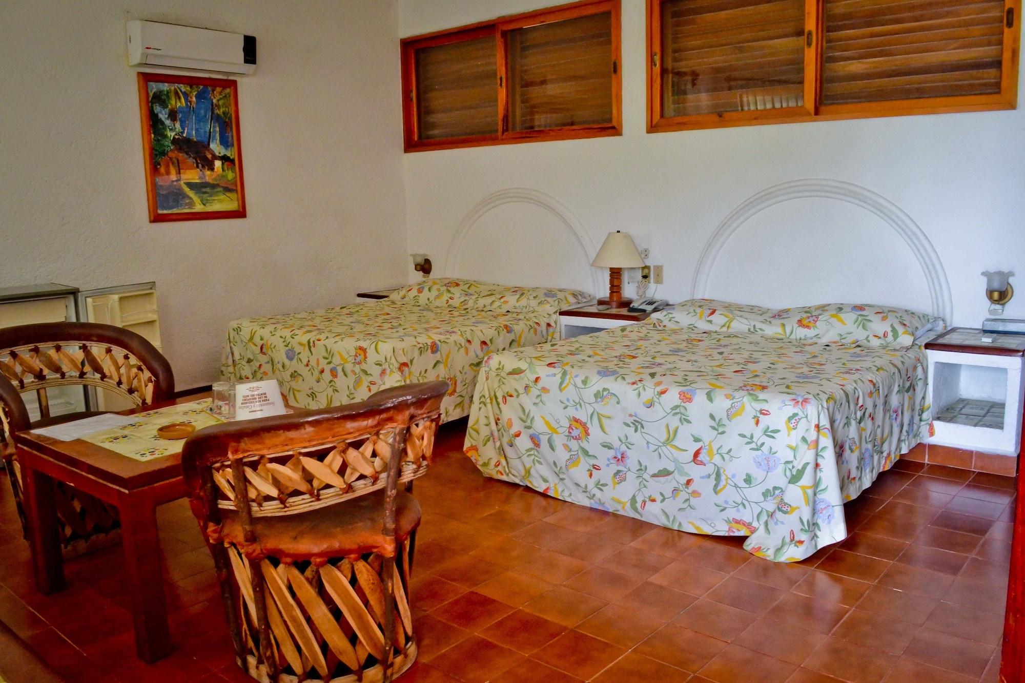 Hotel Catalina Beach Resort Zihuatanejo Room photo