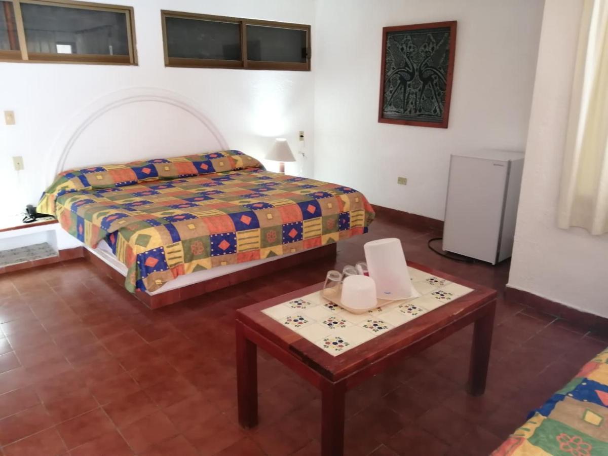 Hotel Catalina Beach Resort Zihuatanejo Exterior photo